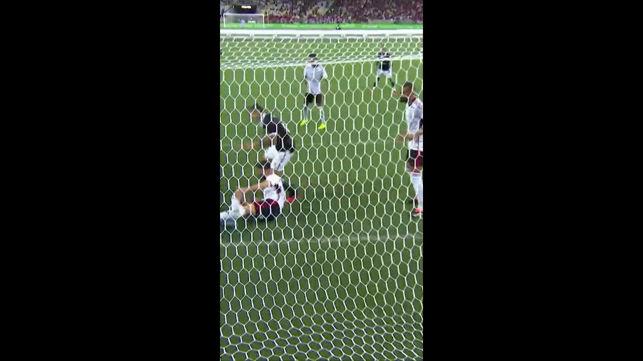 FLAMENGO TIRA DUAS BOLAS EM CIMA DA LINHA CONTRA O VASCO! INACREDITÁVEL! | #shorts | ge.globo