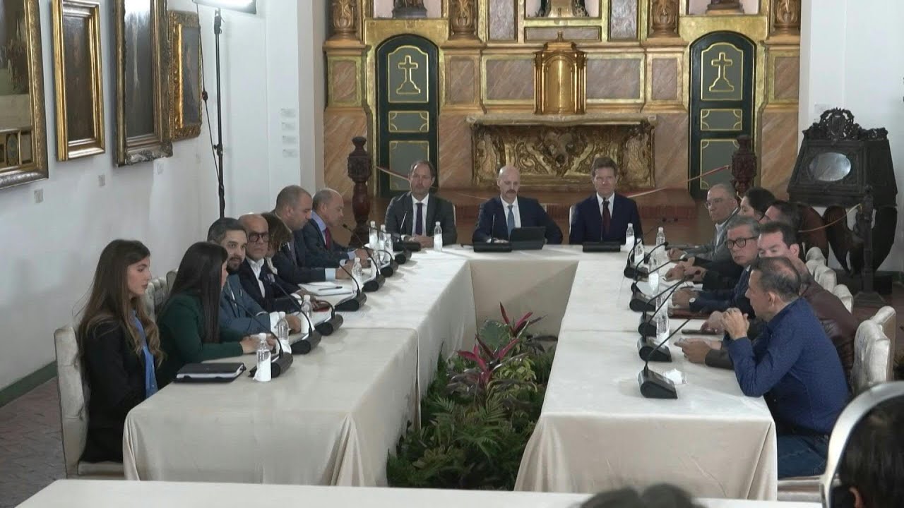 Governo e oposição buscam ‘consenso’ sobre data das presidenciais na Venezuela | AFP