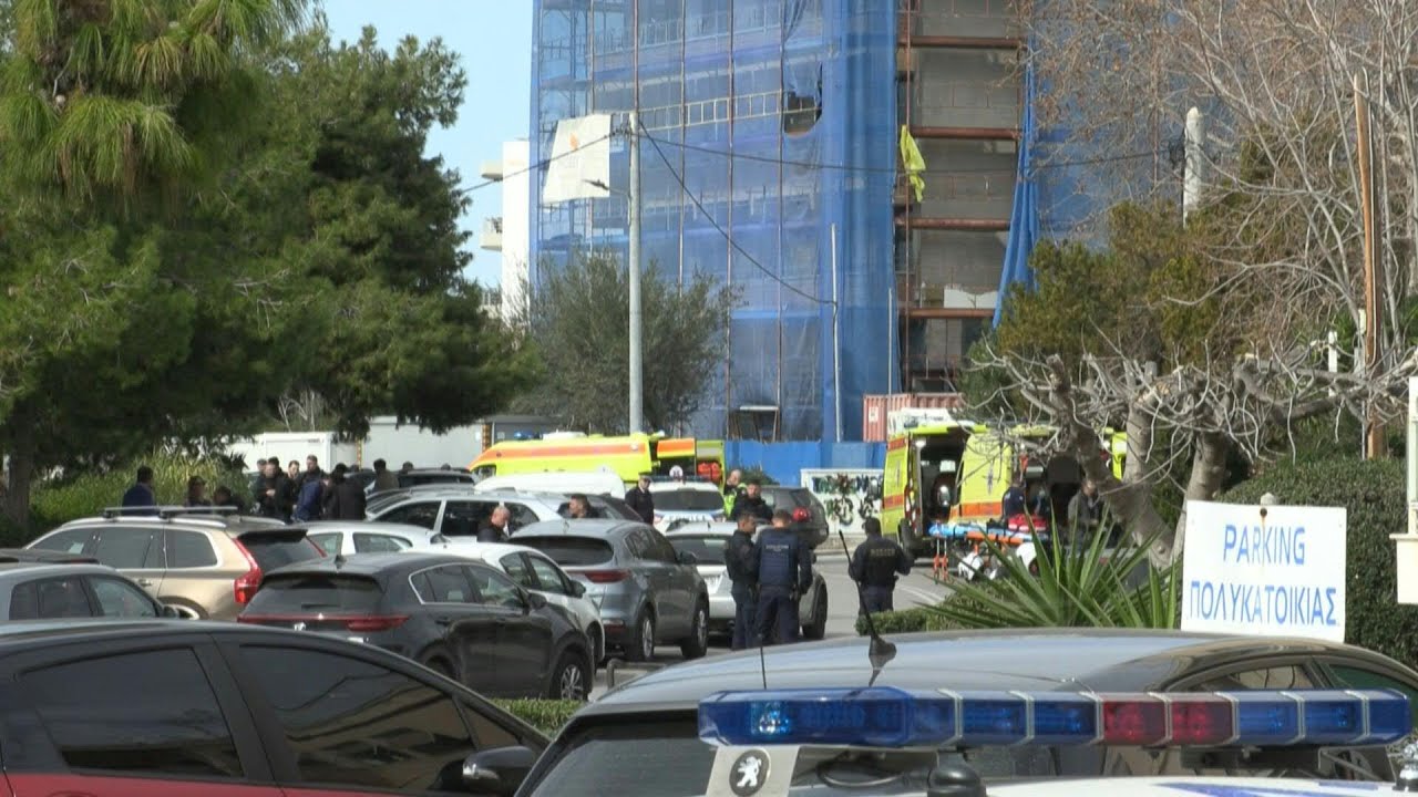 Homem armado mata três pessoas em companhia de navegação grega | AFP