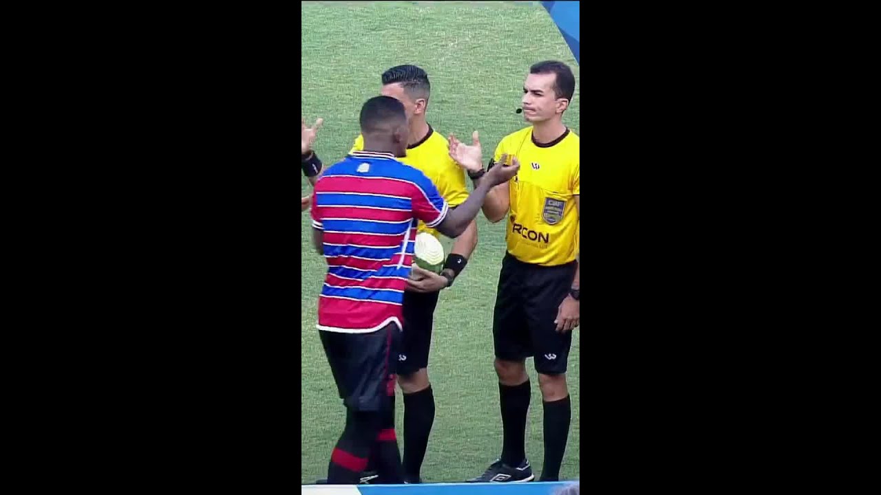 JOGADORES DO SPORT ENTRAM EM CAMPO COM CAMISA DO FORTALEZA | NÁUTICO X SPORT | #shorts | ge.globo
