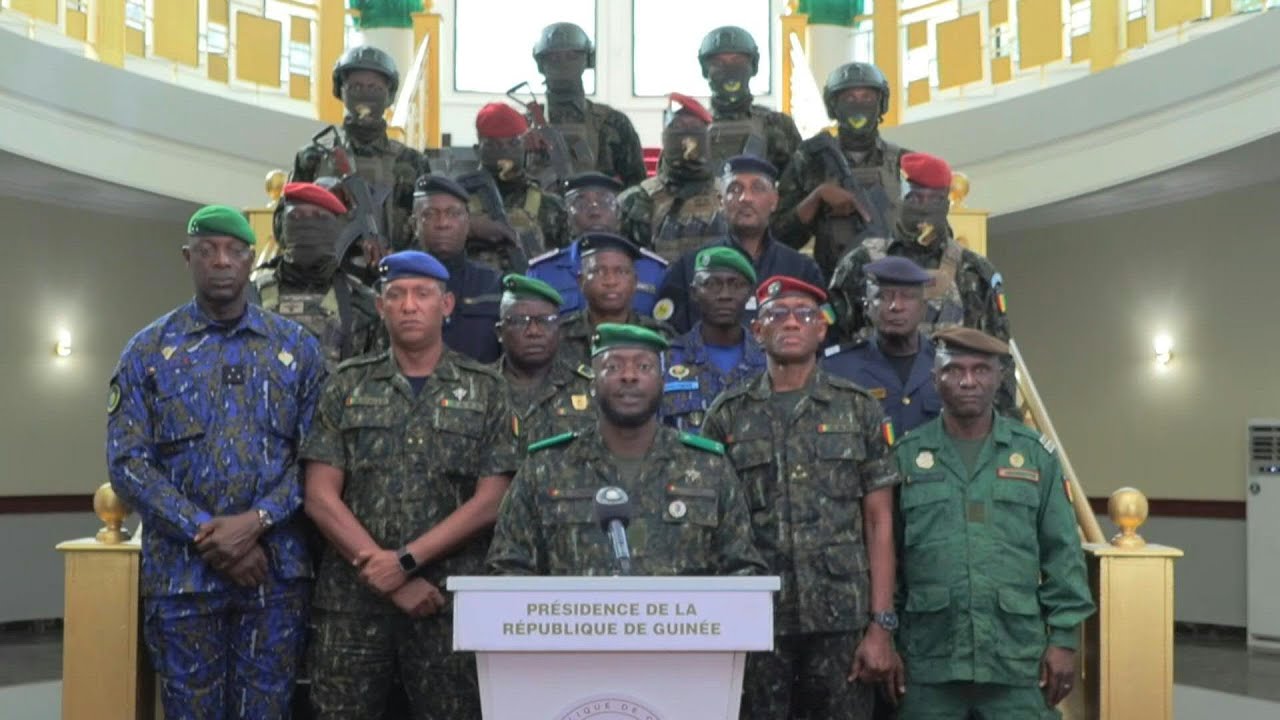 Junta governante da Guiné dissolve governo | AFP