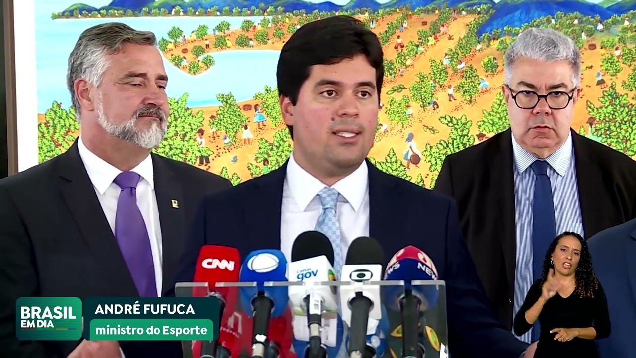 LULA SE REÚNE COM REPRESENTANTES DA FIFA E DA CBF