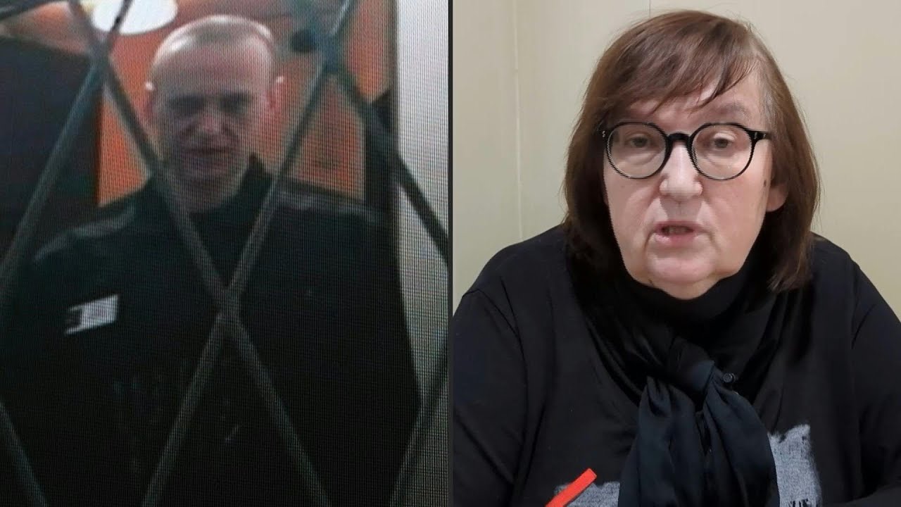 Mãe de Alexey Navalny recebe o corpo do opositor russo | AFP
