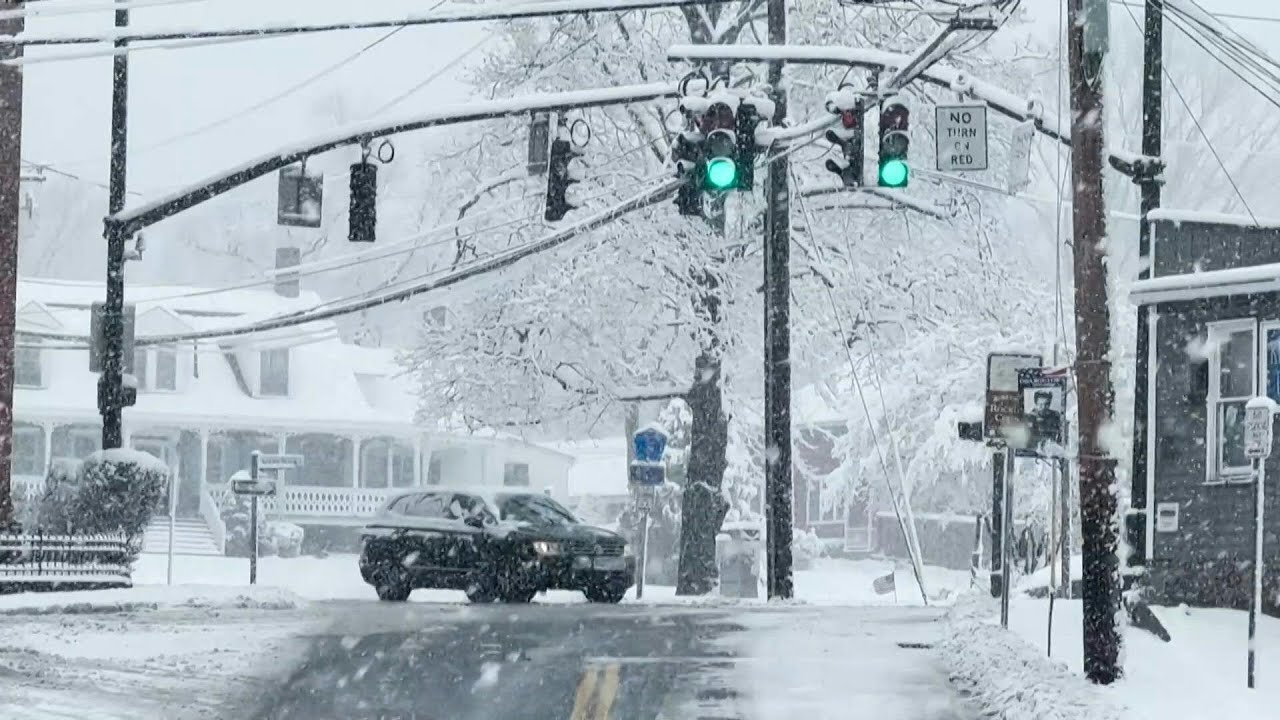 NY: tempestade de neve provoca cancelamento de voos e caos no transporte | AFP