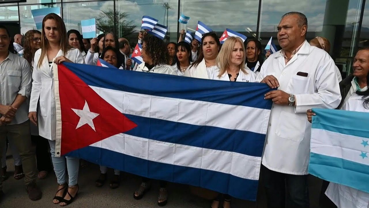 Sob críticas, 100 médicos cubanos chegam para trabalhar em Honduras | AFP