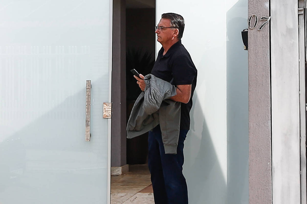 Bolsonaro mantém apoio nas redes após acusação de golpe – 18/03/2024 – Encaminhado com Frequência