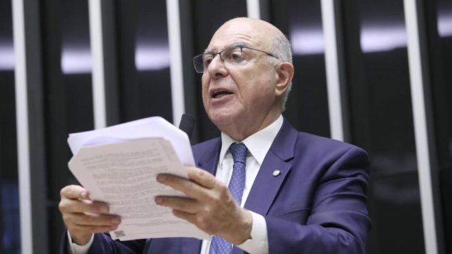 Câmara aprova projeto que eleva mistura de etanol na gasolina