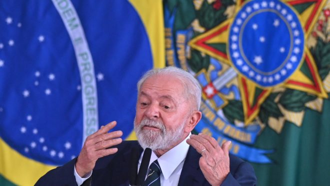 Dívida do governo cresce, mas Lula quer licença para gastar mais