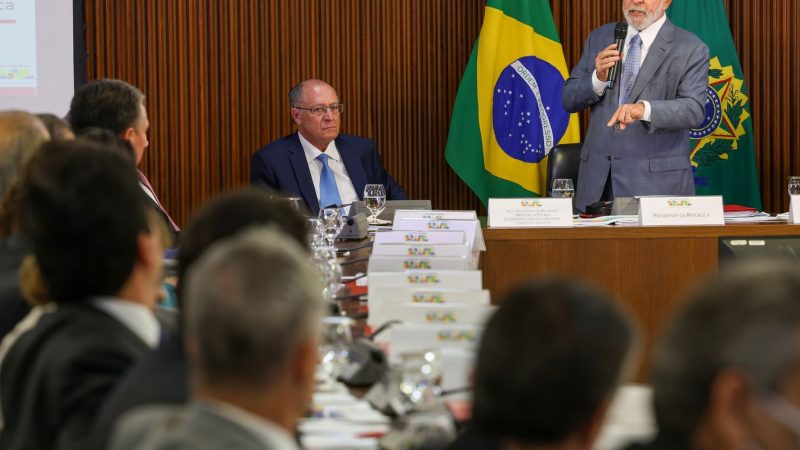 “Falta muito para fazer”, diz Lula ao abrir reunião ministerial