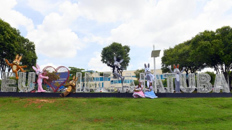 Famlia Coelho visita entidades assistenciais do municpio com a campanha “Coelho Solidrio”
