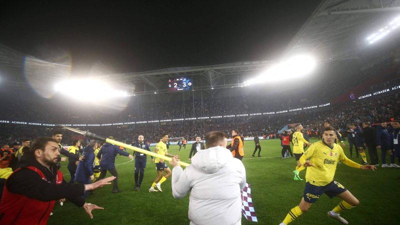 Fifa: violência na liga turca de futebol é inaceitável – 18/03/2024 – Esporte