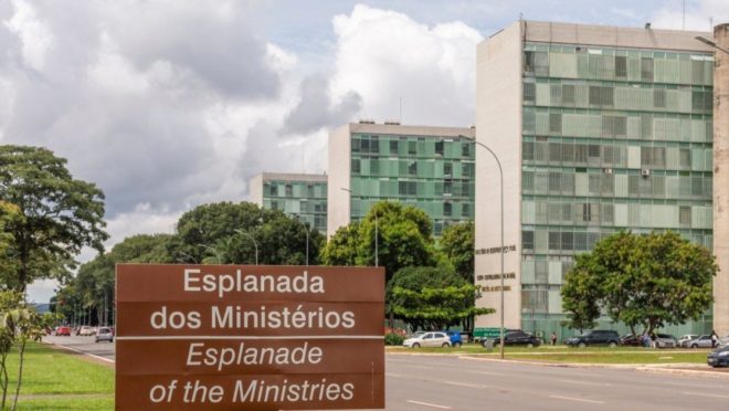 Governo libera crédito de R$ 32,4 bilhões para ministérios, estados e municípios