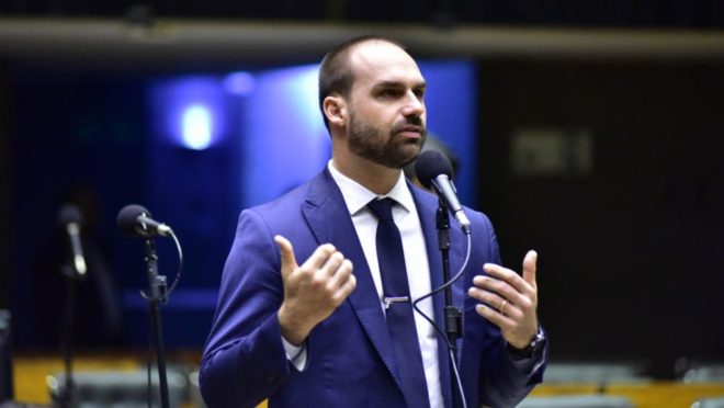 “Haddad é a bucha de canhão de Lula”, diz Eduardo Bolsonaro