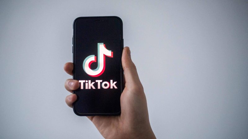 Itália multa TikTok em 10 milhões de euros por não proteger menores – 14/03/2024 – Tec