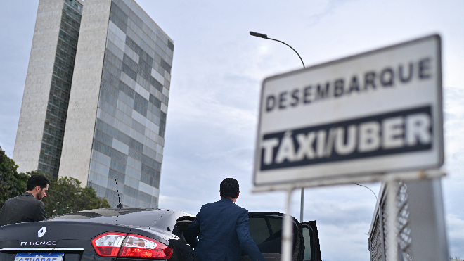 Leitores da Gazeta rechaçam regras do governo Lula para aplicativos