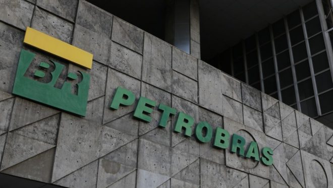 Lucro da Petrobras cai 33,8% em 2023 e dividendos despencam 66%
