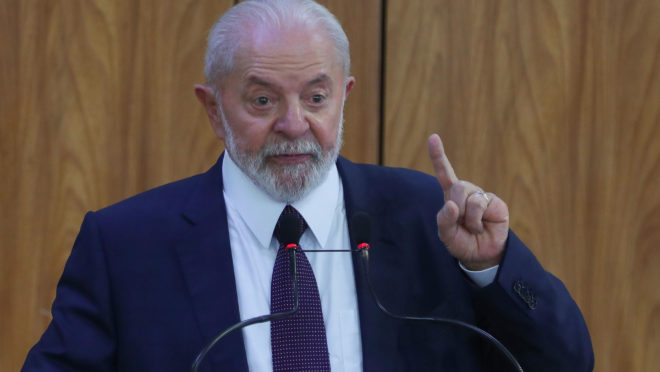 Lula defende discutir “limite de gastos” com Congresso após aumento da arrecadação