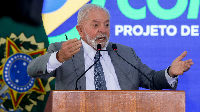 Lula diz não se opor a trabalho aos domingos, mas quer “jornada diferenciada” para comerciários