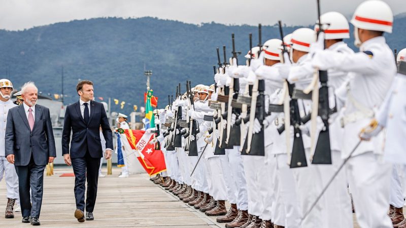 Lula e Macron lançam 3º submarino de parceria entre Brasil e França