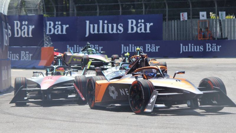 Piloto da McLaren faz ultrapassagem nos metros finais e conquista etapa de São Paulo da Fórmula E – 16/03/2024 – Esporte