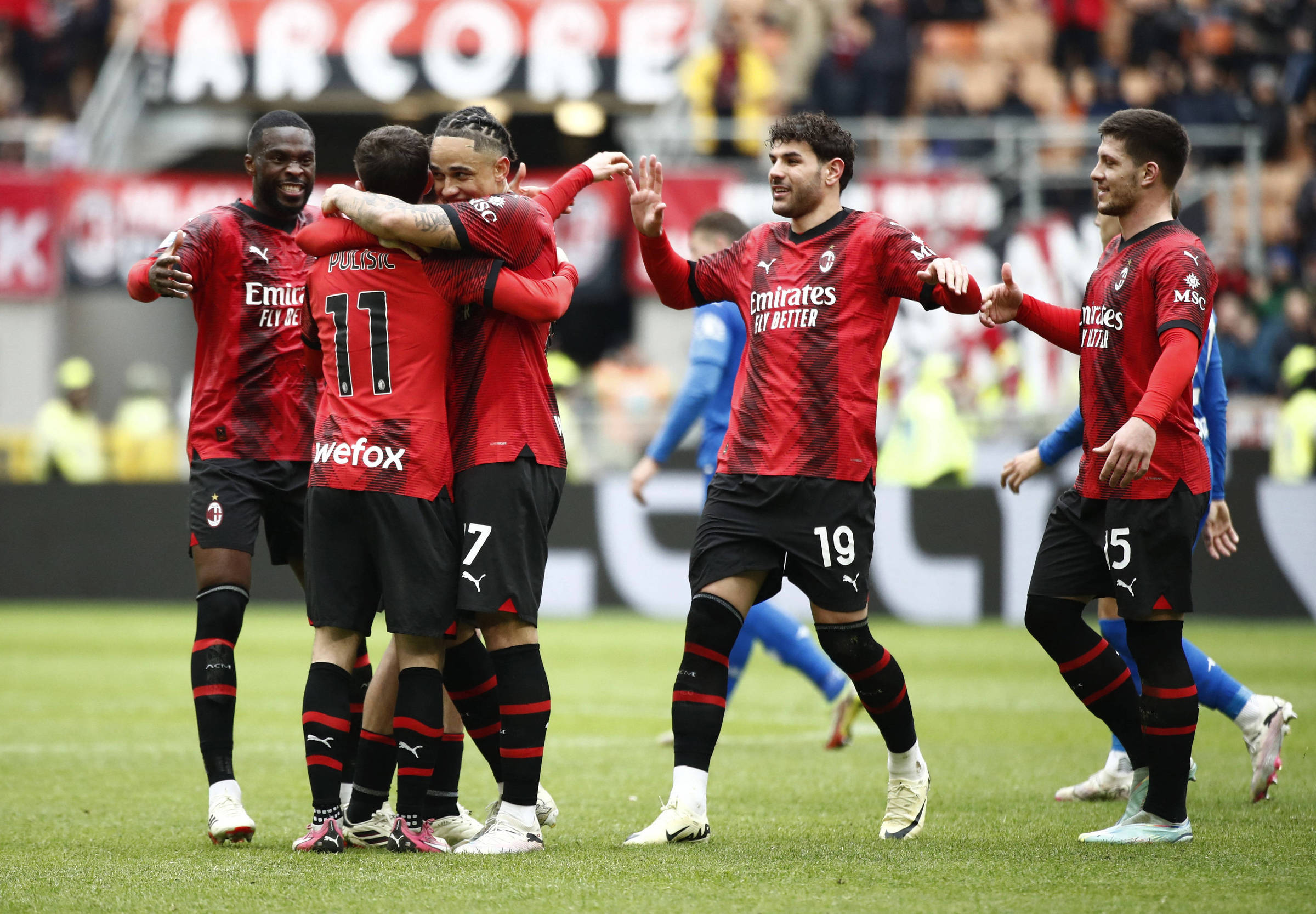 Polícia invade sede do Milan em investigação sobre venda do clube – 12/03/2024 – Esporte