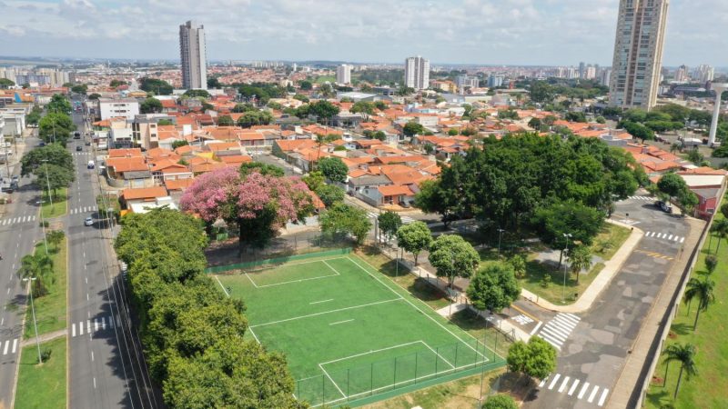 Prefeito Nilson Gaspar entrega revitalizaes do campo e da praa da Vila Castelo Branco na sexta 22