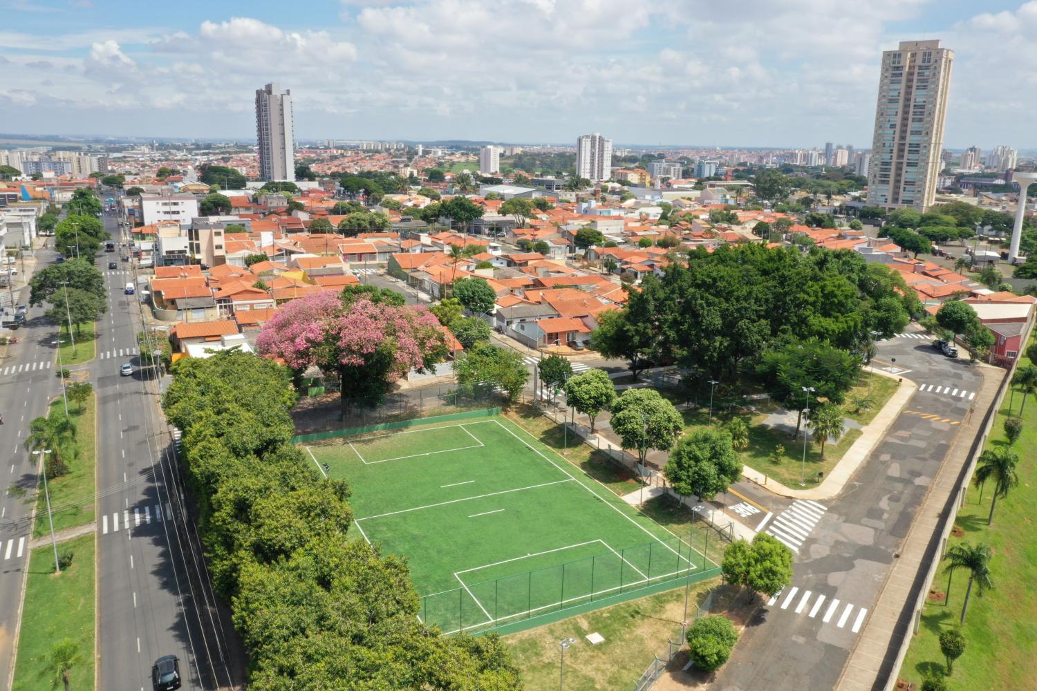 Prefeito Nilson Gaspar entrega revitalizaes do campo e da praa da Vila Castelo Branco na sexta 22