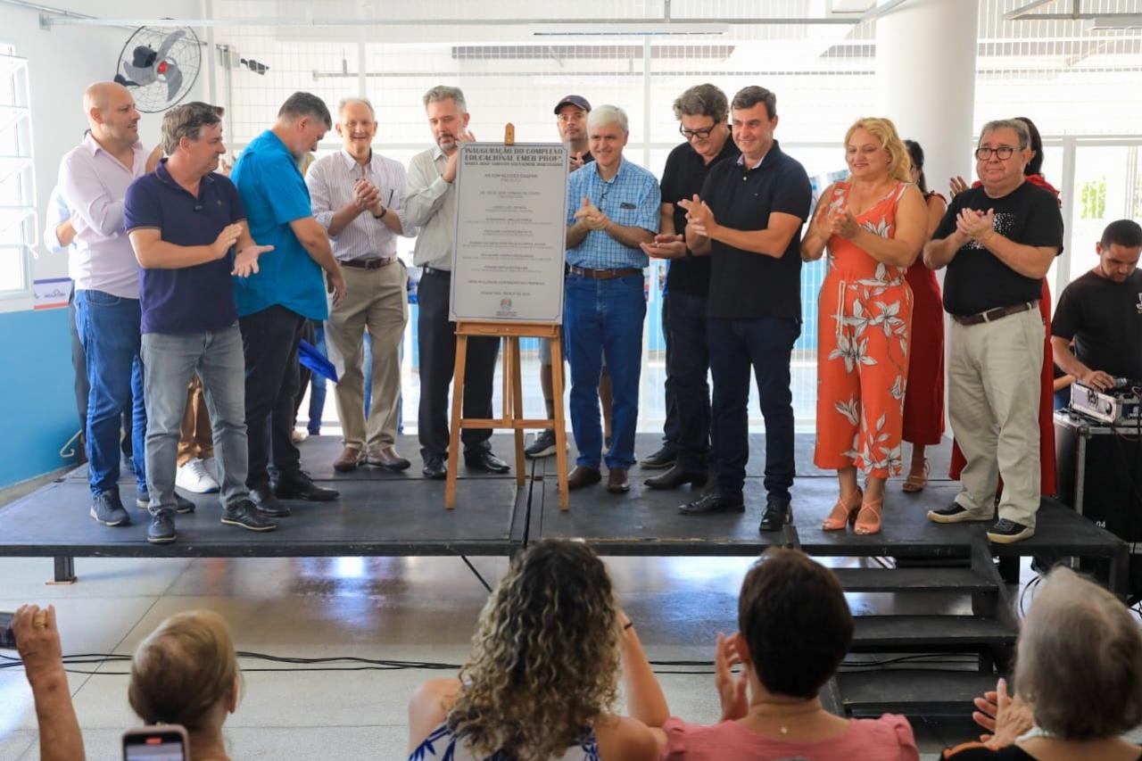 Prefeito Nilson Gaspar inaugura o Complexo Educacional Prof Maria Jos Arruda Salvadori Martinho