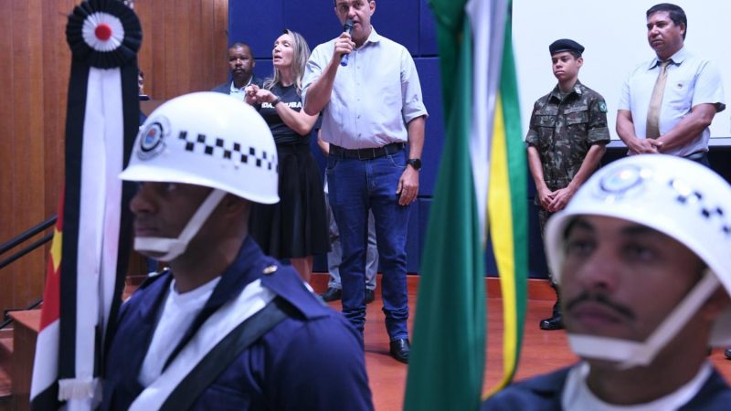 Prefeito Nilson Gaspar participa da cerimnia de Juramento Bandeira Nacional