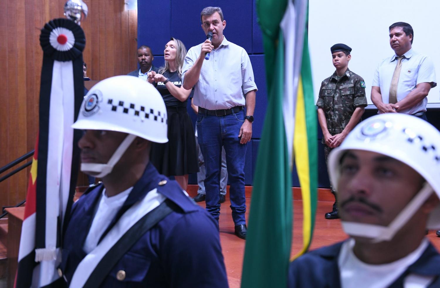 Prefeito Nilson Gaspar participa da cerimnia de Juramento Bandeira Nacional