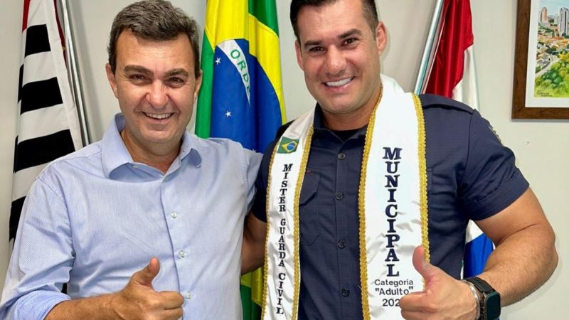 Prefeito Nilson Gaspar recebe o campeo do Concurso Miss e Mister Guardas Municipais do Brasil