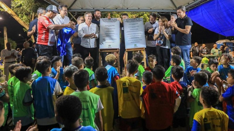 Prefeito Nilson Gaspar rene populao para a entrega do Campo e da Praa da Vila Castelo Branco