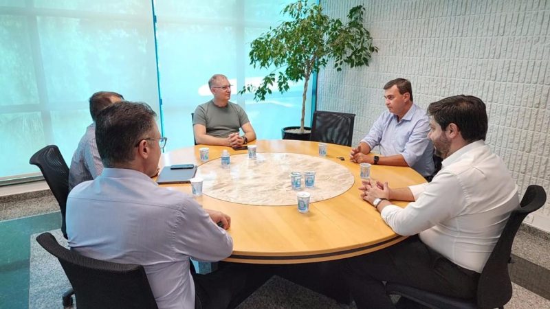 Prefeito se rene com Toyota e pede garantia de empregos e fornecedores locais
