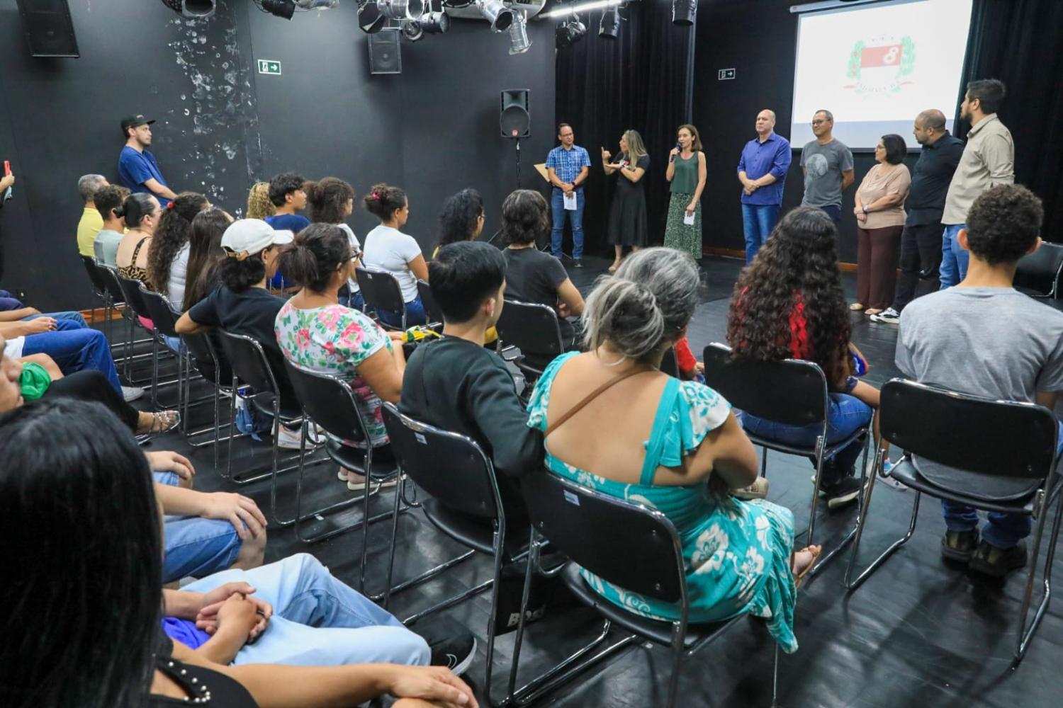Prefeitura de Indaiatuba em parceria com empresas anuncia curso de Python para jovens dos Cras