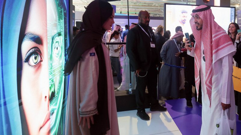Robô humanoide saudita não deve falar sobre política e sexo, diz criador – 24/03/2024 – Tec