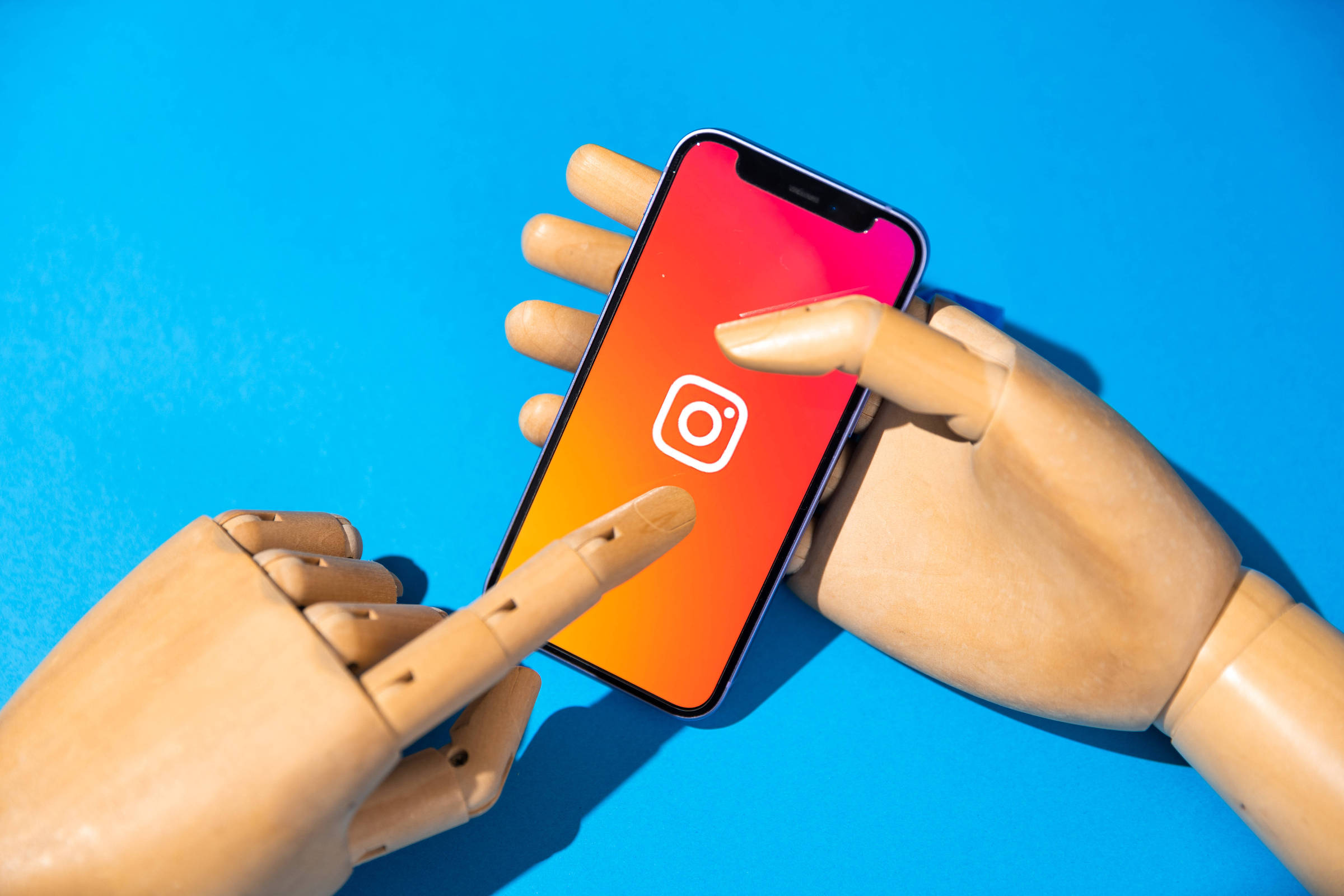 Usuários relatam falhas no Instagram com contas desconectadas – 21/03/2024 – Tec