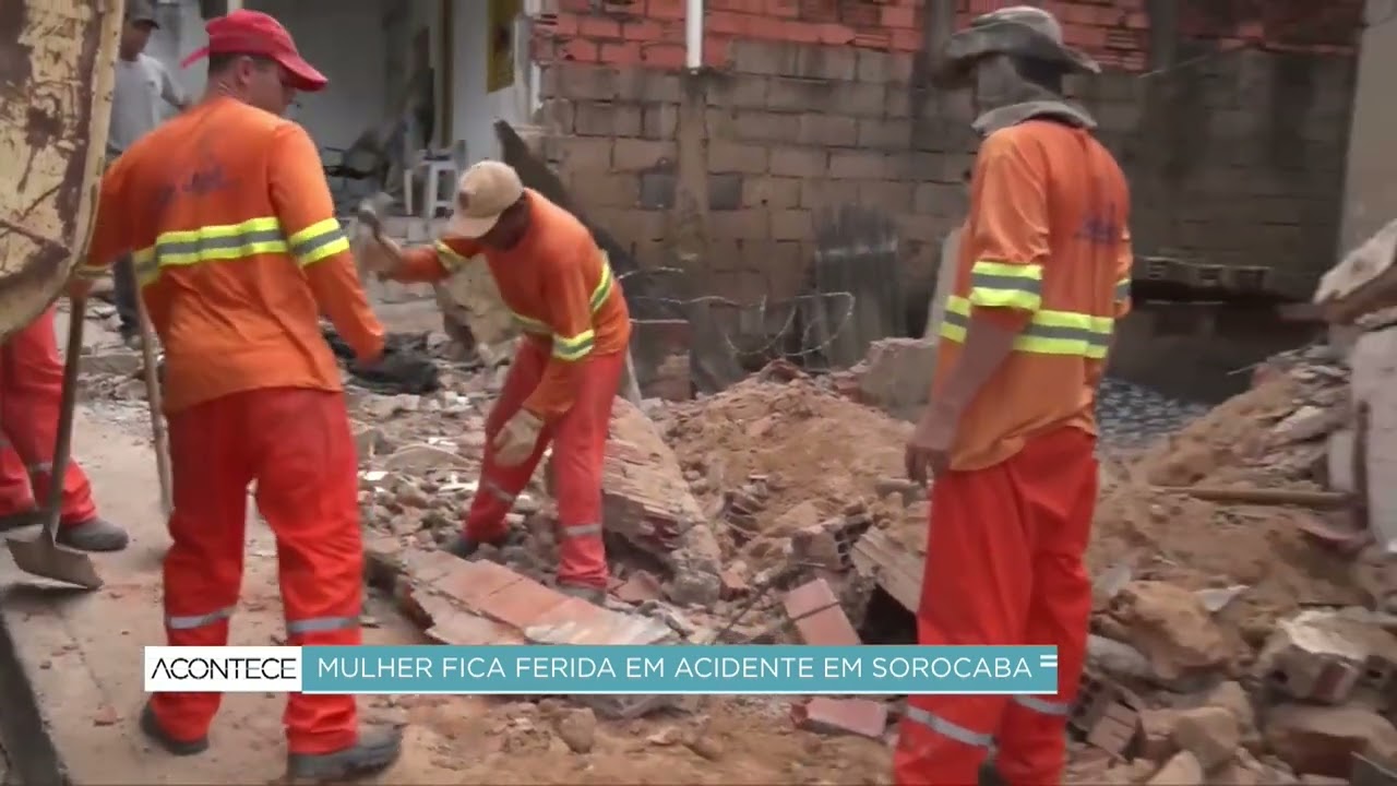 Caminhão carregado com areia derruba muro de casa em Sorocaba