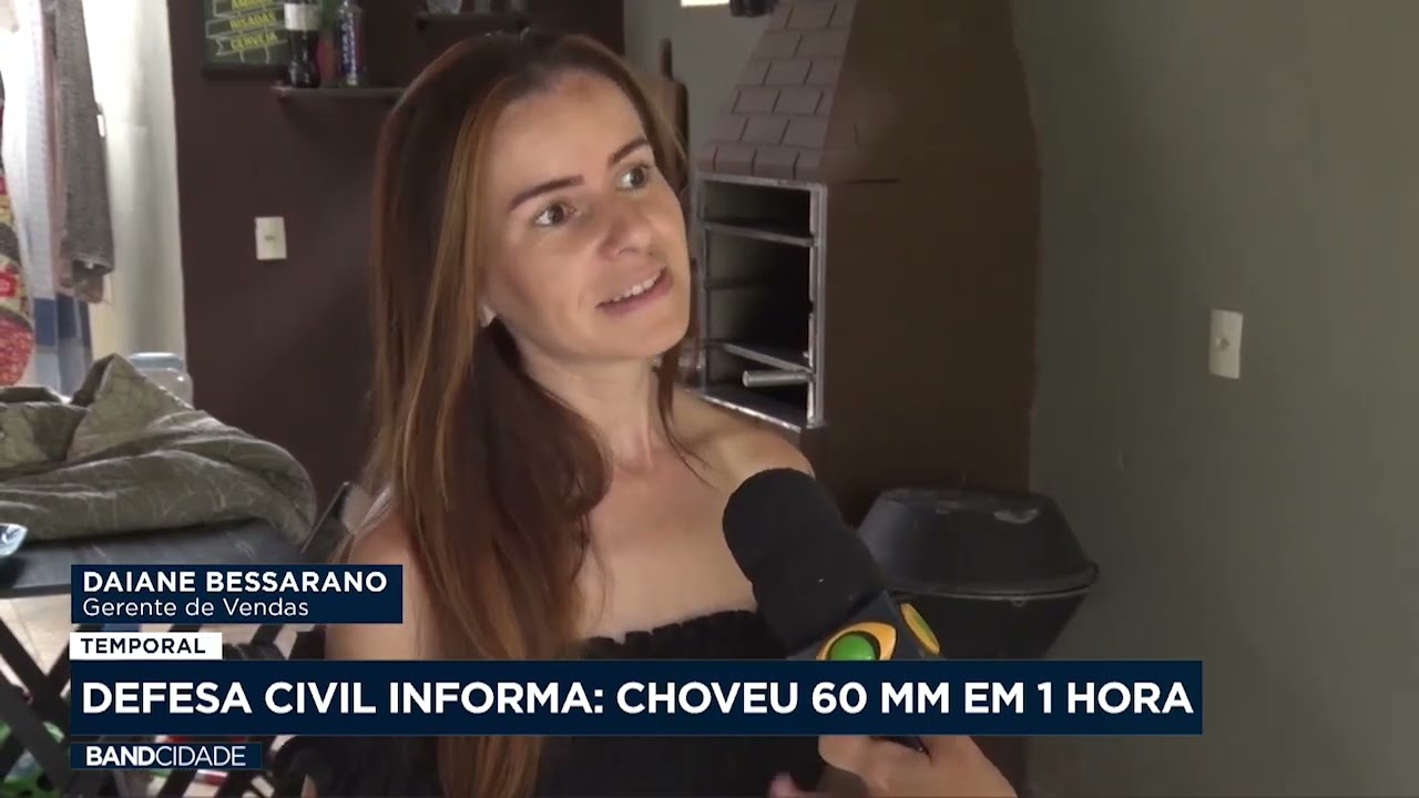 Chuva forte em Jundiaí causa extravasamento de córrego e quedas de árvores