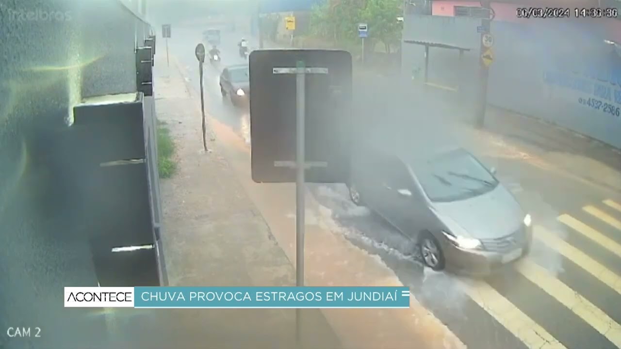 Chuva forte em Jundiaí causa extravasamento de córrego e quedas de árvores
