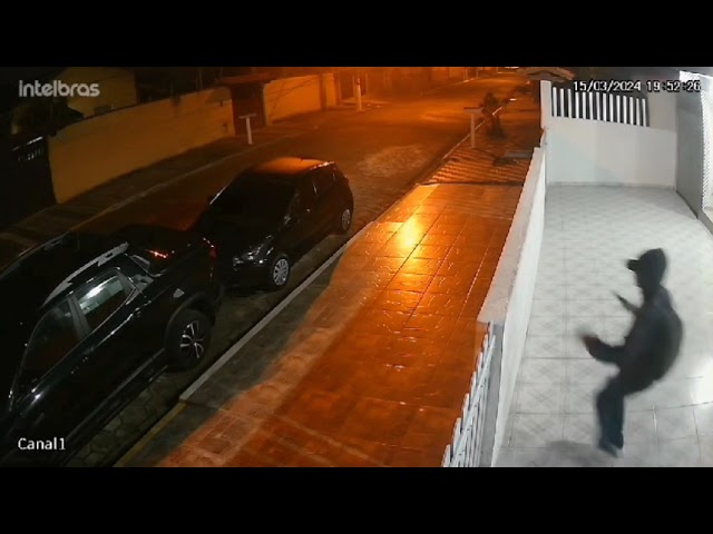 Homem é morto com tiro em tentativa de assalto (VÍDEO)