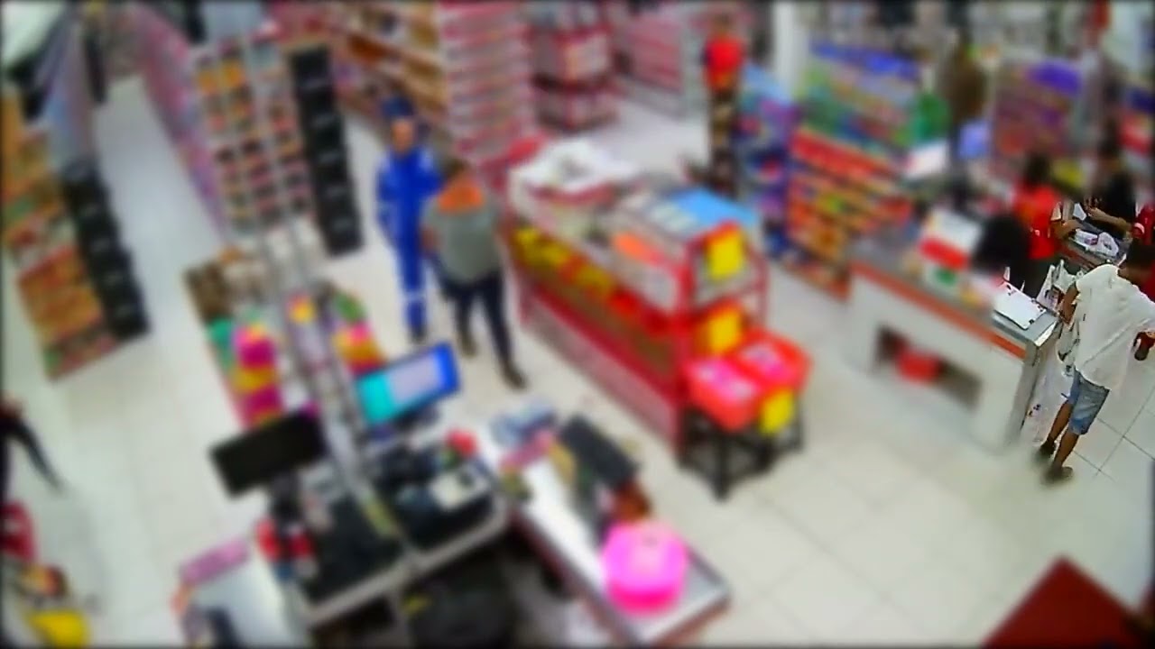 Homem surta e destrói produtos em loja de utilidades
