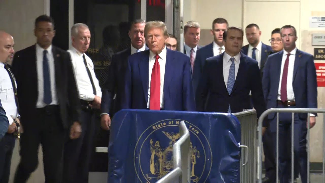 Justiça reduz fiança de Trump, que vai a julgamento em 15 de abril | AFP