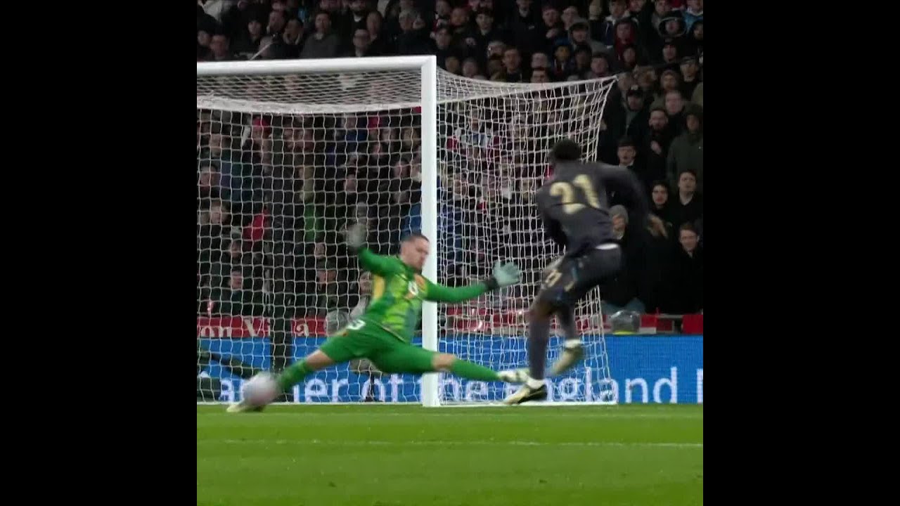 MÃOS PARA O SELS ⚽🙌 GOLEIRO DA BÉLGICA PEGOU MUITO CONTRA A INGLATERRA! | #shorts | sportv