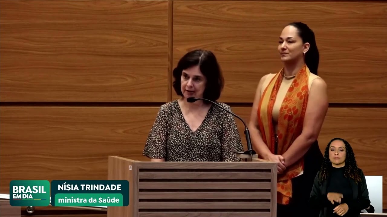 NÍSIA TRINDADE PARTICIPA DE ASSINATURA DE ACORDO PARA TRATAMENTO MAIS EFICAZ CONTRA O CÂNCER