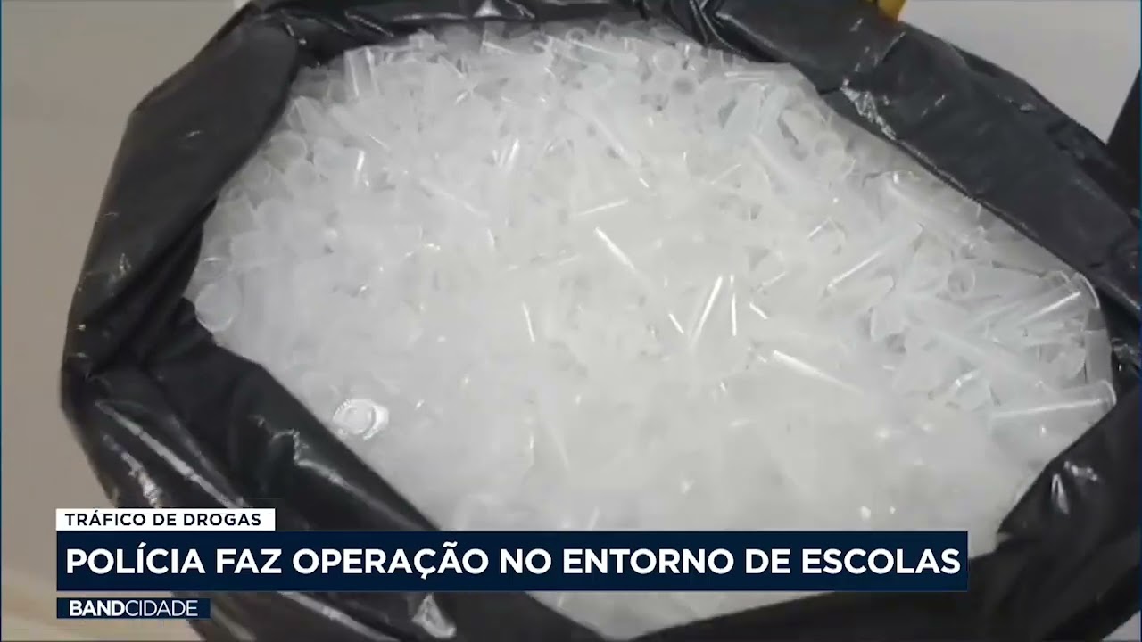 Polícia faz operação contra o tráfico de drogas no entorno de escolas