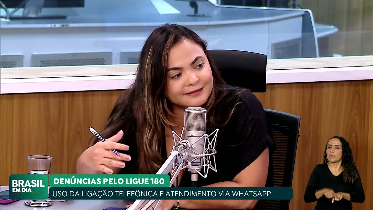 PROGRAMA A VOZ DO BRASIL RECEBE COORDENADORA-GERAL DA CENTRAL DE ATENDIMENTO À MULHER