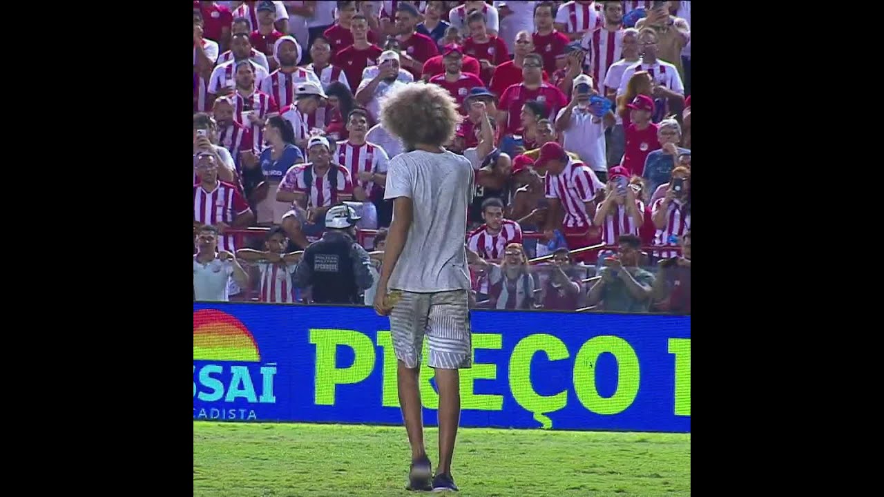 TRANQUILÃO INVADE CAMPO DUAS VEZES (!!) EM NÁUTICO 0 X 2 SPORT | #shorts | ge.globo