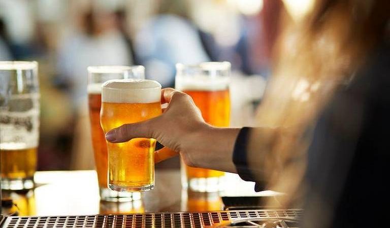 Cientistas treinam IA para aprimorar sabor da cerveja – 08/04/2024 – Tv Folha