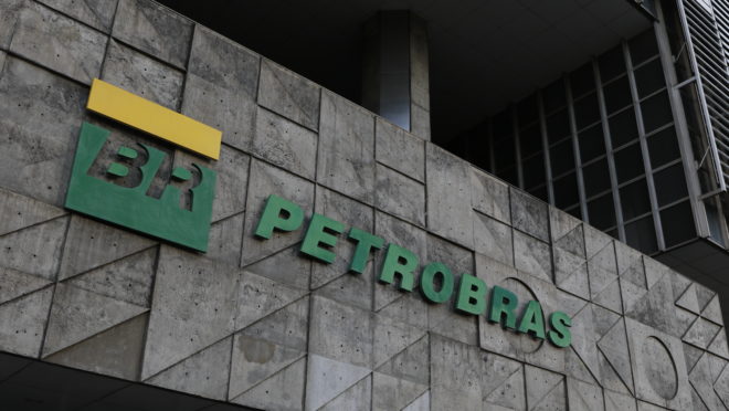 Conselho administrativo da Petrobras apoia distribuir 50% dos dividendos
