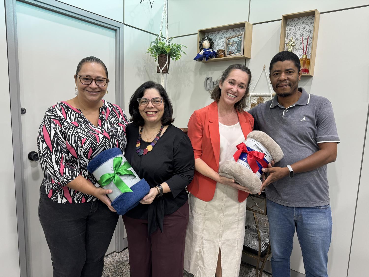 Funssol realiza a doao de 850 cobertores para a Secretaria de Assistncia Social